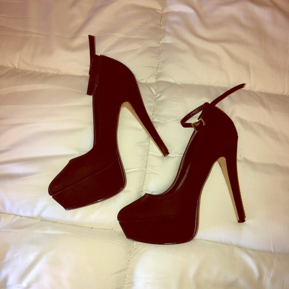 Black and Gold pumps